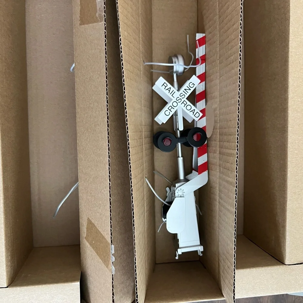 Bachmann Large Scale Dual Crossing Gates - Picture 5 of 5